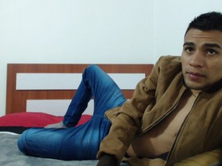  Alex-Adams