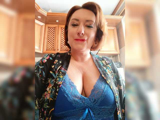 lustful-mom
